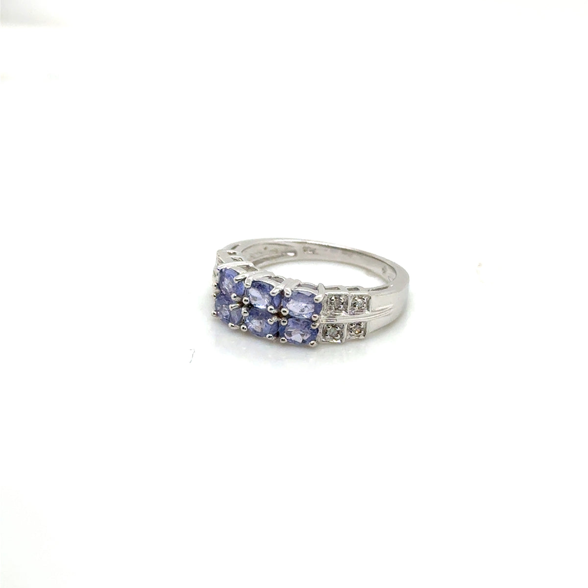 10k White Gold Tanzanite and Diamonds Ring