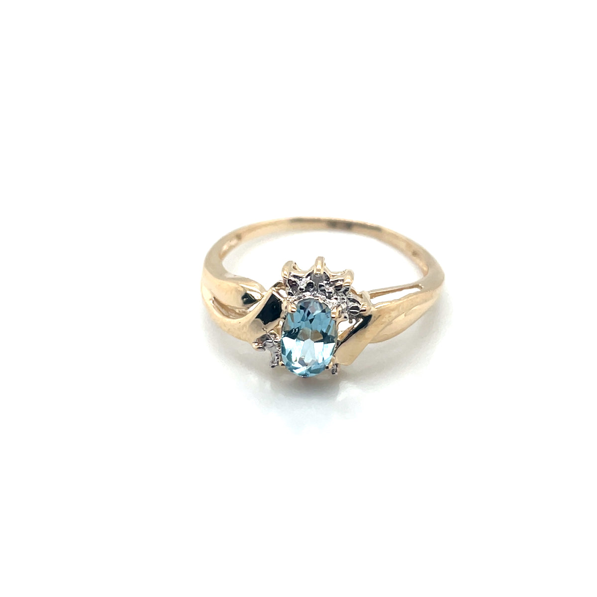 10k Yellow Gold Aquamarine and Diamonds Ring