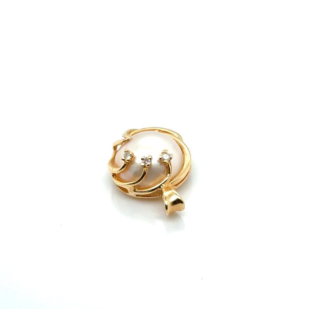 14k Yellow Gold Pearl and Diamonds Pendant