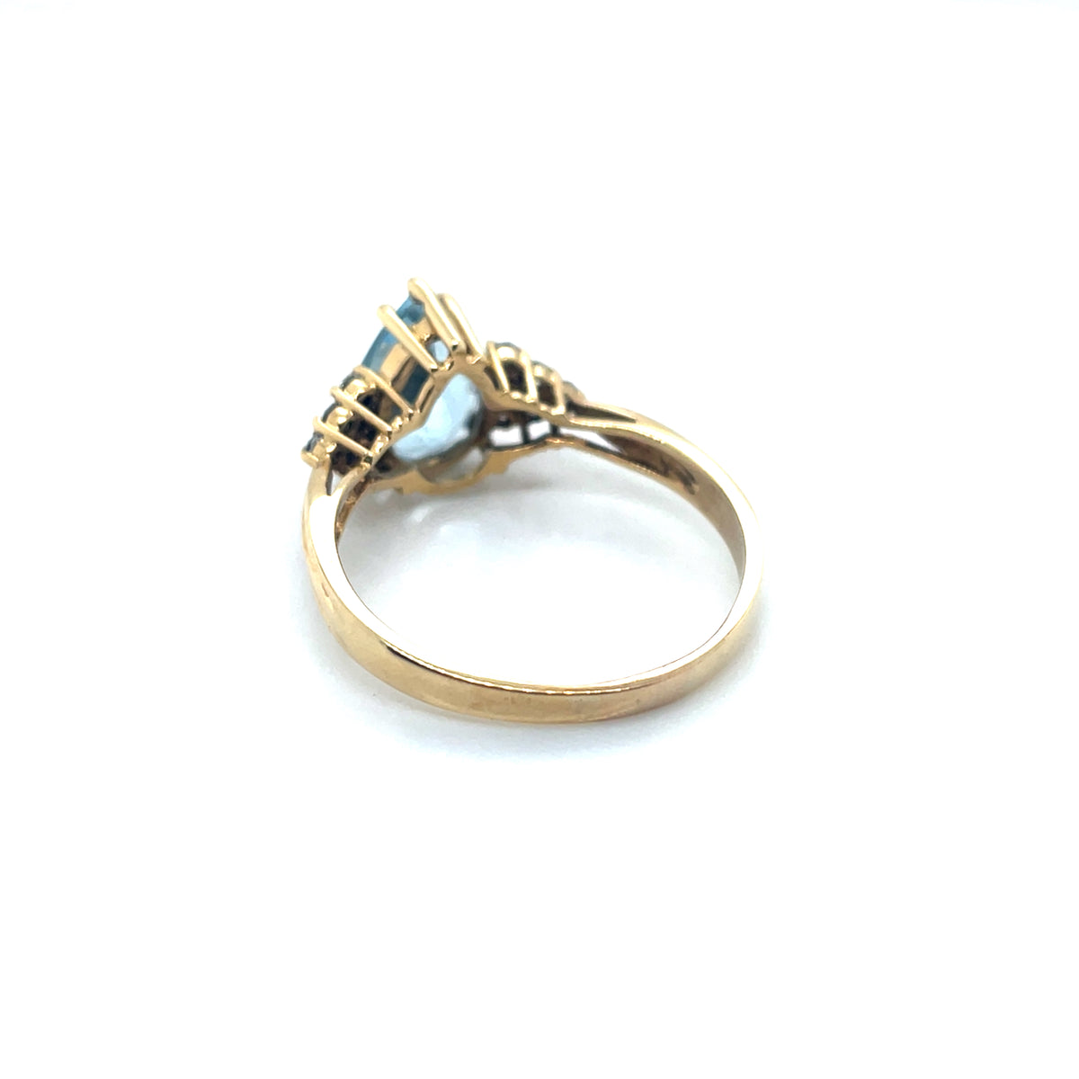 14k Yellow Gold Aquamarine and 0.20 CT TW Diamonds Ring