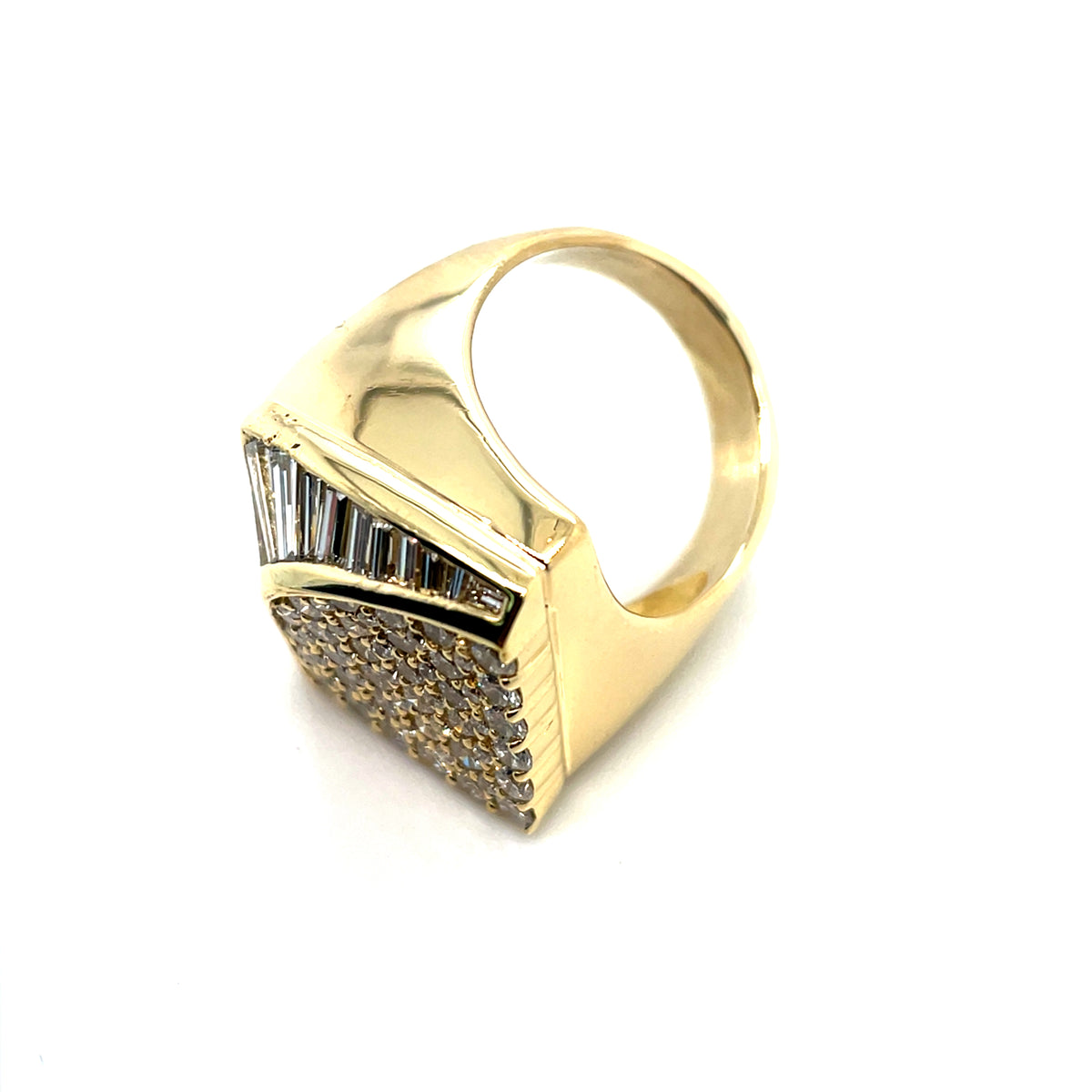 18k Yellow Gold Round and Baguettes 3 CT TW Diamonds Ring