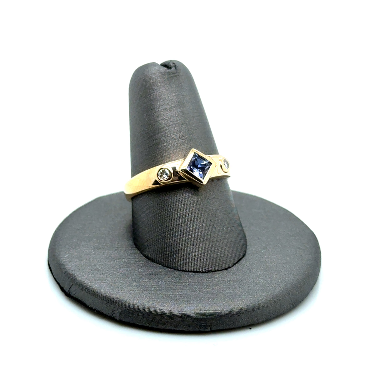 14k Yellow Gold Tanzanite and Diamonds Ring