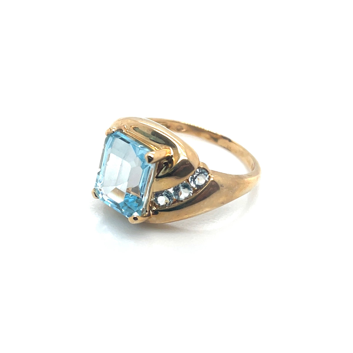 10k Yellow Gold Aquamarine Ring